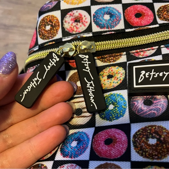 Betsey Johnson Doughnut Lunch Tote - Picture 5 of 12
